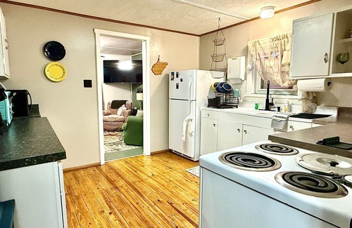 Valley Bend Cabaña | Charming 2 BR, minutes from Audra State Park & nestled on Buckhannon River.
