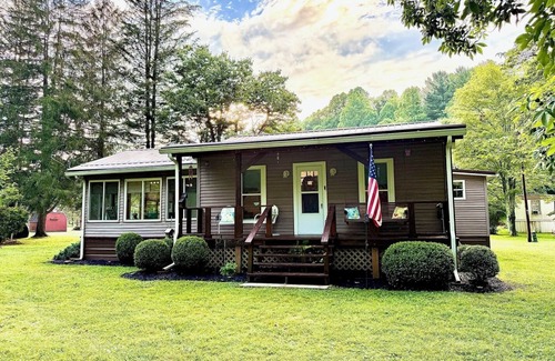 Valley Bend Cabaña | Charming 2 BR, minutes from Audra State Park & nestled on Buckhannon River.