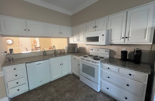 Greensboro Casa | Charming 2 BR townhome with office. Great central location near airport!