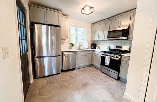 Homewood Casa | Charming 2 BR Townhome in the Heart of Homewood