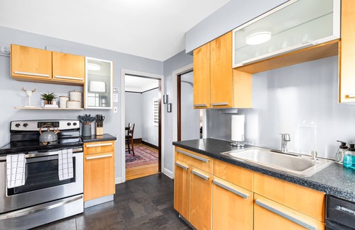 Huntington Woods Casa | Charming 2 Family Duplex Home | Downtown Royal Oak