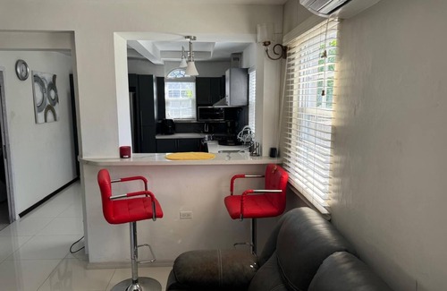Kingston Casa | Charming 2-bedroom house in St. Catherine Parish with WiFi, AC