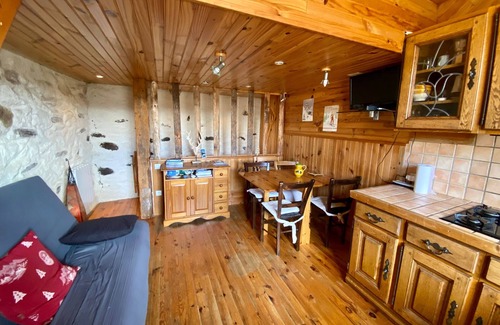 Real Casa | Casa acogedora de 2 plantas para 4 personas, cerca de pistas y servicios
