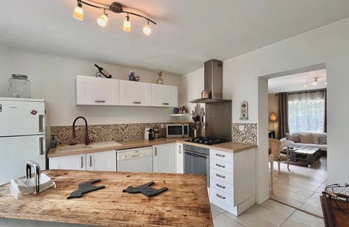 Le Rouret Apartamento | Charming 2-room villa 5 minutes from the golf courses, near the sea and mountains