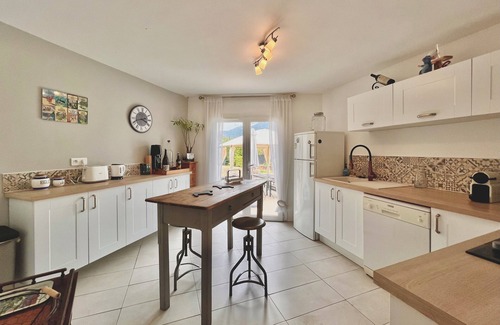 Le Rouret Apartamento | Charming 2-room villa 5 minutes from the golf courses, near the sea and mountains
