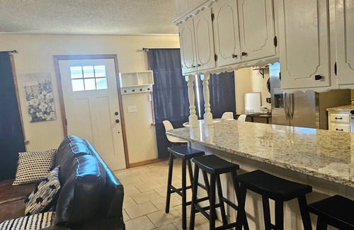 Hobart Casa | Charming 2-Story Townhouse Retreat – Perfect for Your Next Getaway!