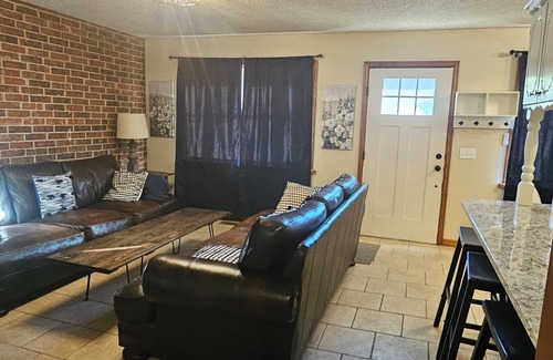 Hobart Casa | Charming 2-Story Townhouse Retreat – Perfect for Your Next Getaway!