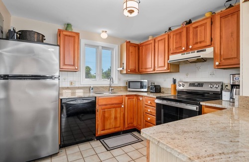 East Sandwich Cabaña | Hidden Gem with Sweeping Cape Cod Bay Views