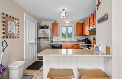 East Sandwich Cabaña | Hidden Gem with Sweeping Cape Cod Bay Views