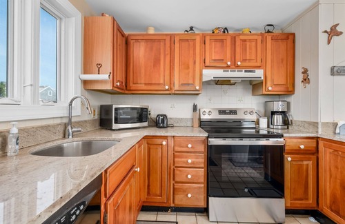 East Sandwich Cabaña | Hidden Gem with Sweeping Cape Cod Bay Views