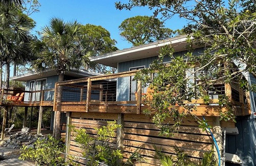 Plantation Casa | Charming 2-bedroom Tree House in fantastic Saint George Island
