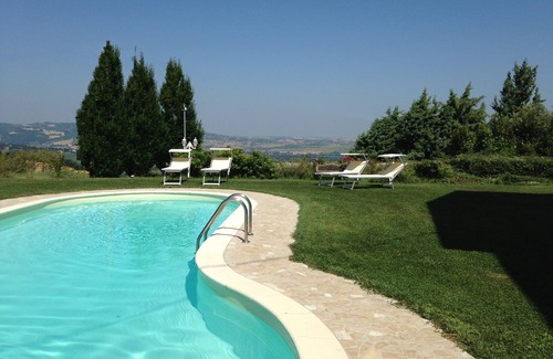 Montelabbate Villa | Villa panorámica con piscina cerca de la playa en el costo adriático en Italia