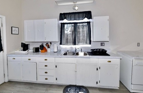 Babe Denny Casa | Charming 2BD/1BA Home Close to Downtown Indy - Ideal for Groups & Business Trips