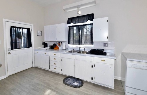 Babe Denny Casa | Charming 2BD/1BA Home Close to Downtown Indy - Ideal for Groups & Business Trips