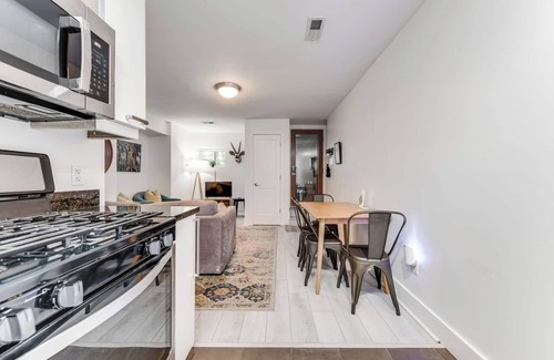Columbia Heights Apartamento | Charming 2BD/1BA in Hip Area - Near Metro
