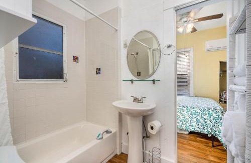 Melbourne Casa | Charming 2Bd 1Bth Cottage near River - Melwood
