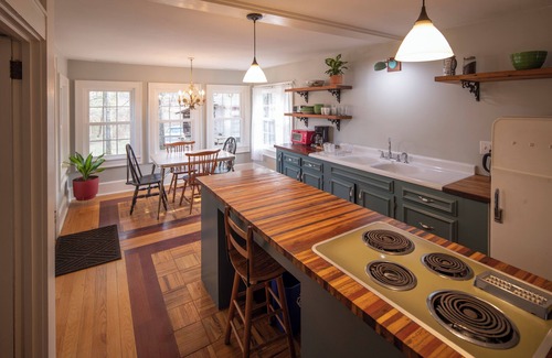 Knoxville Cabaña | Charming 2bd/2ba cottage close to Downtown and the Smokies