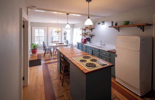 Knoxville Cabaña | Charming 2bd/2ba cottage close to Downtown and the Smokies