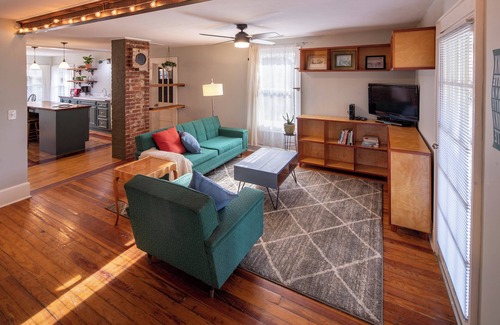 Knoxville Cabaña | Charming 2bd/2ba cottage close to Downtown and the Smokies