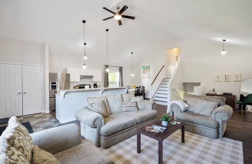Fenelon Falls Apartamento | Charming 2Bdrm Stay in the Hear of Fenelon Falls | Walk to Lake Cameron