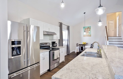 Fenelon Falls Apartamento | Charming 2Bdrm Stay in the Hear of Fenelon Falls | Walk to Lake Cameron