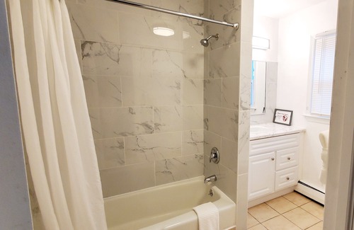 Cove - East Side - Shippan Condominio | Charming 2bed, 2 baths apt 5min from the beach!