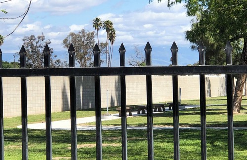 West Park Community Apartamento | Charming 2bedroom apartment with WiFi,AC and park view in delightful Bakersfield