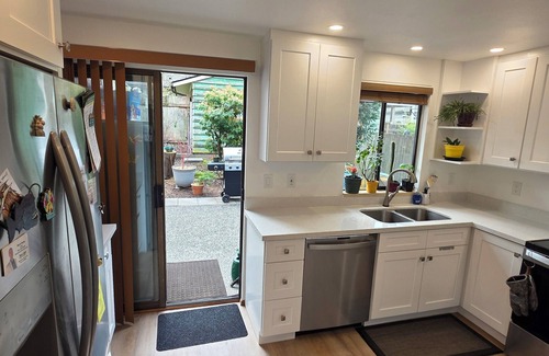 West Seattle Casa | Charming 2bedroom townhome in awesome Seattle W/ AC, WiFi, next to Lincoln park
