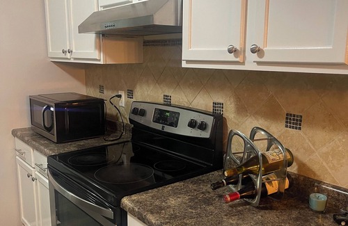 Pike Casa | Charming 2bedroom house with WiFi, AC in peaceful Indianapolis. Quiet cul-de-sac