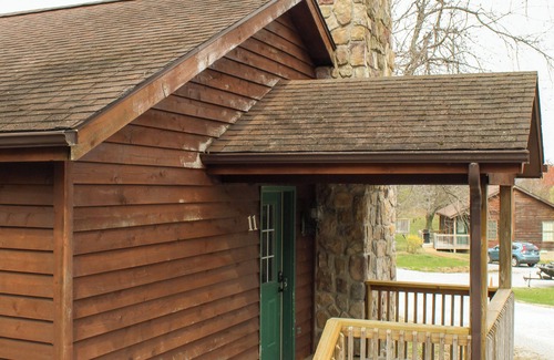 Makanda Cabina | Charming 2BR/1B cabin - Winetrail, SIU, Shawnee Forest, Giant City, Cedar Lake