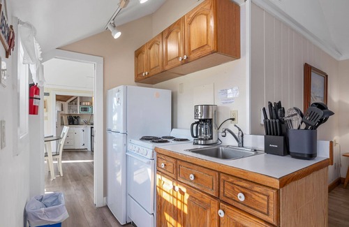 Yarmouth Cabaña | Charming 2BR/2BA coastal retreat with Nantucket Sound views