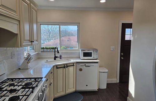 Red Bank Casa | Charming 2BR/2BA Home/Unit in Walkable Neighborhood, 10 Mins from Downtown Chatt