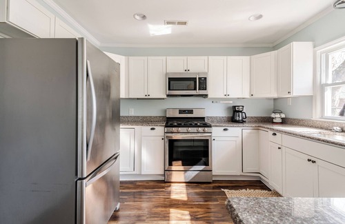 South Belmont Casa | Charming 2BR, 2BA home in Belmont, steps from Stowe Manor and Downtown!
