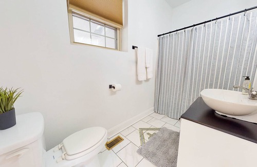 Smoketown Jackson Casa | Charming 2BR/2BA Near NuLu/Downtown Area Hospitals