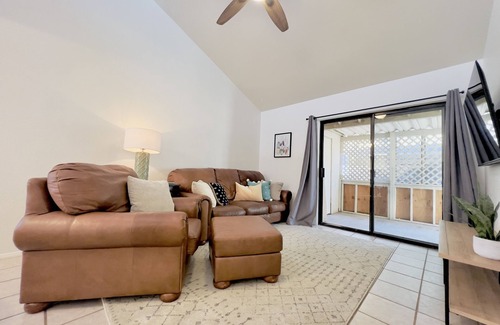 Gilbert Condominio | Charming 2BR/2BA Retreat in Quiet Gilbert Neighborhood - Near Vibrant Downtown!