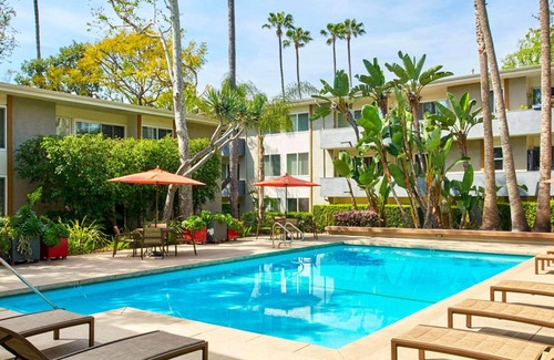 West Los Angeles Casa | Charming 2BR at Westside Village