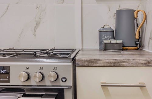 Latchmere Casa | Charming 2BR, Battersea, 7min Clapham Junction St.