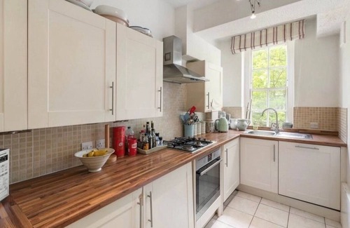 St. Mary's Park Apartamento | Charming 2BR Battersea Flat in secure mansion block
