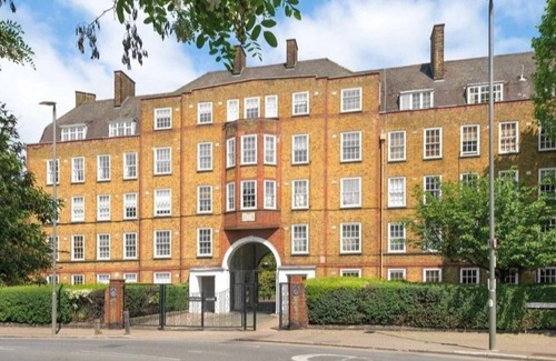St. Mary's Park Apartamento | Charming 2BR Battersea Flat in secure mansion block