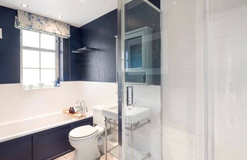 St. Mary's Park Apartamento | Charming 2BR Battersea Flat in secure mansion block