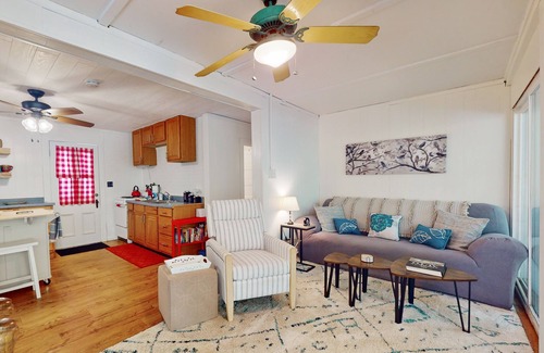 Franklin Casa | Charming 2BR Bungalow with stunning views and gas grill