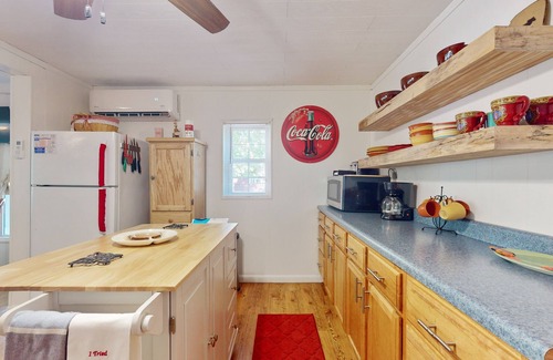 Franklin Casa | Charming 2BR Bungalow with stunning views and gas grill