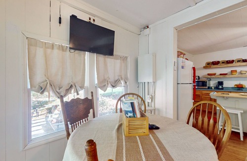 Franklin Casa | Charming 2BR Bungalow with stunning views and gas grill