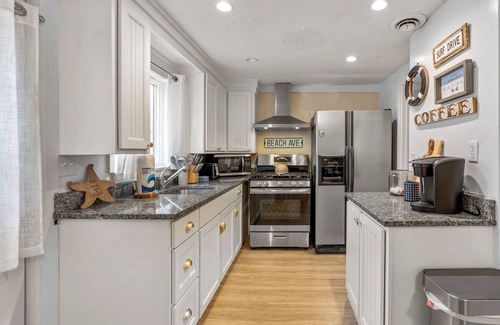 Falmouth Cabaña | Charming 2BR Coastal Cottage – Walk to Surf Drive Beach & Downtown!