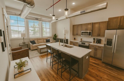 McMinnville Condominio | Charming 2BR condo in McMinnville, perfect for families and pets!