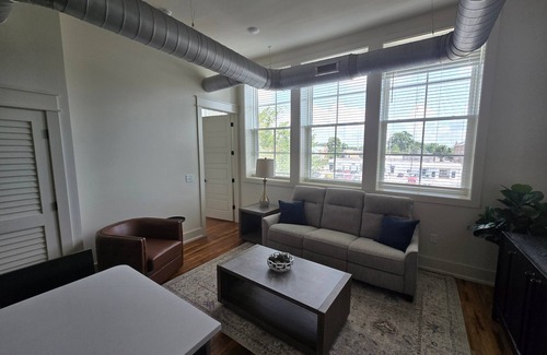 McMinnville Condominio | Charming 2BR condo in McMinnville, perfect for families and pets!