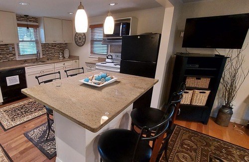 Narragansett Casa | Charming 2BR cottage, new deck, grill, AC, open floor plan, Washer/Dryer & MORE!