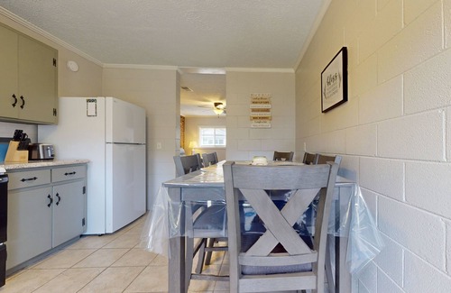 Wilmington Casa | Charming 2BR Duplex with high speed internet and close to local attractions