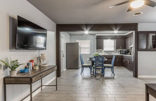 Del City Casa | Charming 2BR Home Peaceful Area