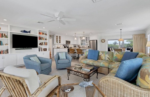 Boca Grande Casa | Charming 2BR home with pool view in Boca Grande's North End, perfect for relaxation.